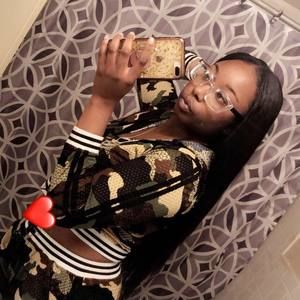 Meet your Posher, Charmae